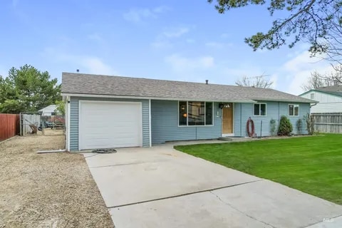 property at 8 Canyon Dr