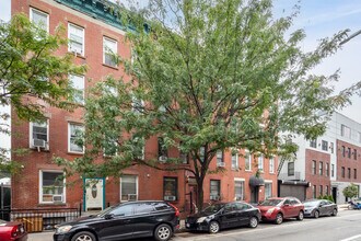 32 Garnet St in Brooklyn, NY - Foto de edificio - Building Photo