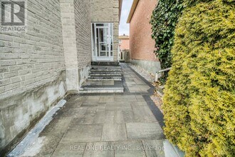 32 Charlton Ave in Vaughan, ON - Building Photo - Building Photo