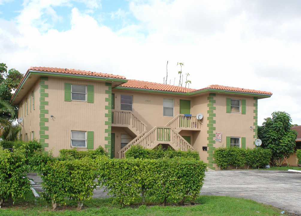 7537 NW 44th Ct in Coral Springs, FL - Building Photo