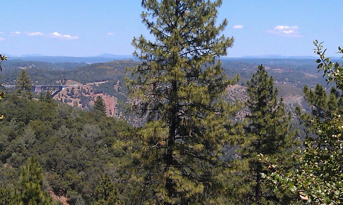 190 Lubeck Rd in Auburn, CA - Foto de edificio