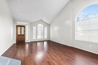 10525 Hainsworth Park Dr in Austin, TX - Foto de edificio - Building Photo