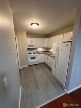 730 Cricket Ln in Woodbridge, NJ - Building Photo - Building Photo