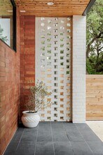 303 W Elizabeth St in Austin, TX - Building Photo - Building Photo