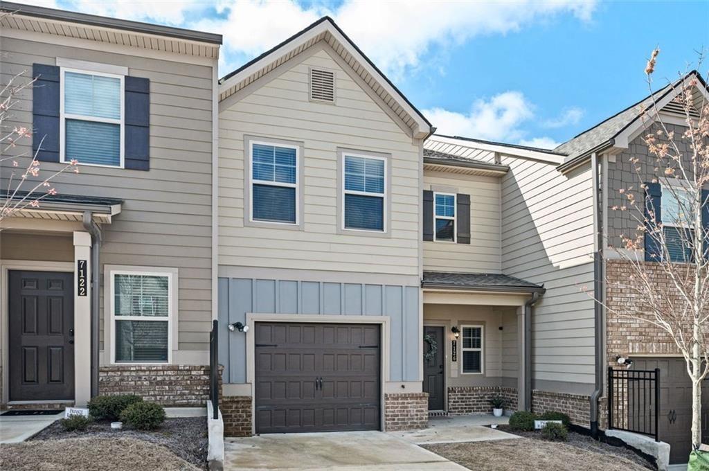 7126 Chara Ln in Atlanta, GA - Foto de edificio