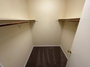 4716 Walden Pond Dr in Raleigh, NC - Foto de edificio - Building Photo