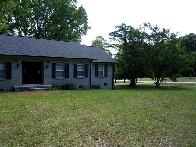 1240 N Dobys Bridge Rd in Fort Mill, SC - Building Photo - Building Photo