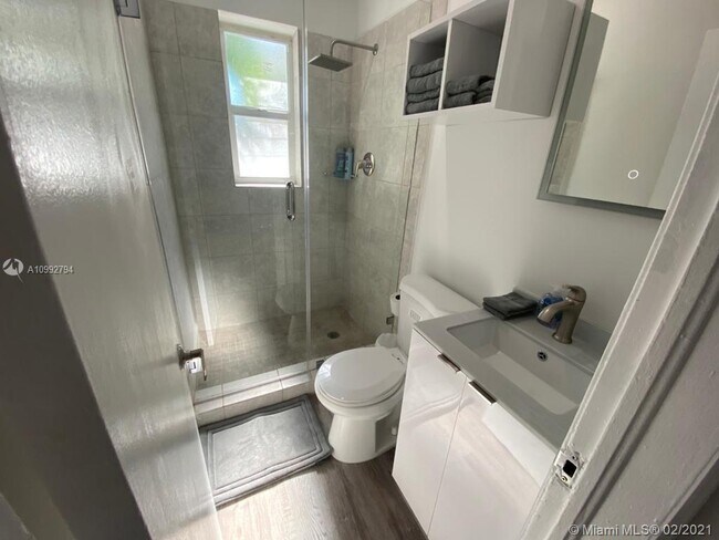 520 NW 11th Ave-Unit -1 in Miami, FL - Foto de edificio - Building Photo