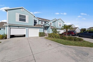 1535 Trafalgar Ln in Naples, FL - Building Photo