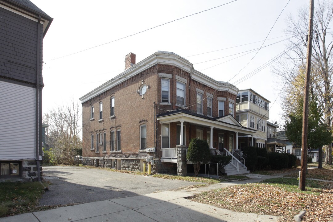 409 W Dutton St in Kalamazoo, MI - Foto de edificio