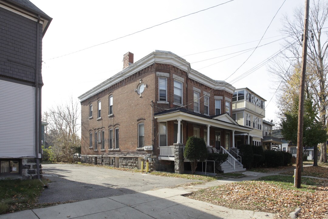 409 W Dutton St in Kalamazoo, MI - Building Photo