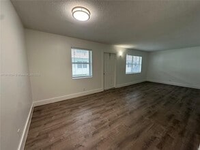 2500 Johnson St in Hollywood, FL - Building Photo - Building Photo