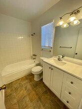 Vista Capri East in San Diego, CA - Building Photo - Building Photo