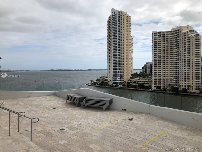 335 S Biscayne Blvd, Unit 2710 in Miami, FL - Building Photo - Building Photo