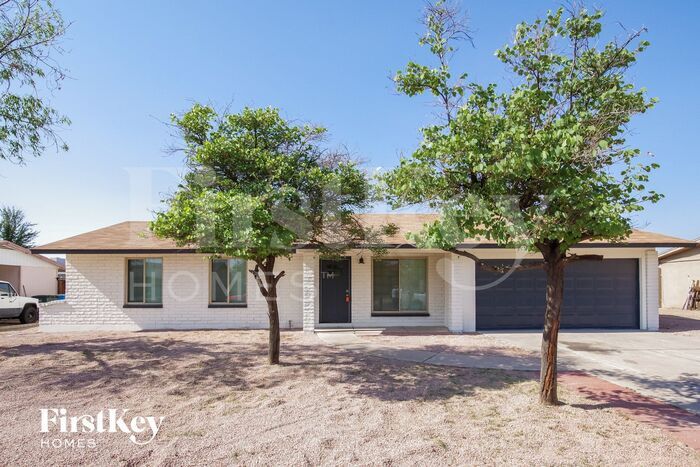 1542 W Kerry Ln in Phoenix, AZ - Building Photo