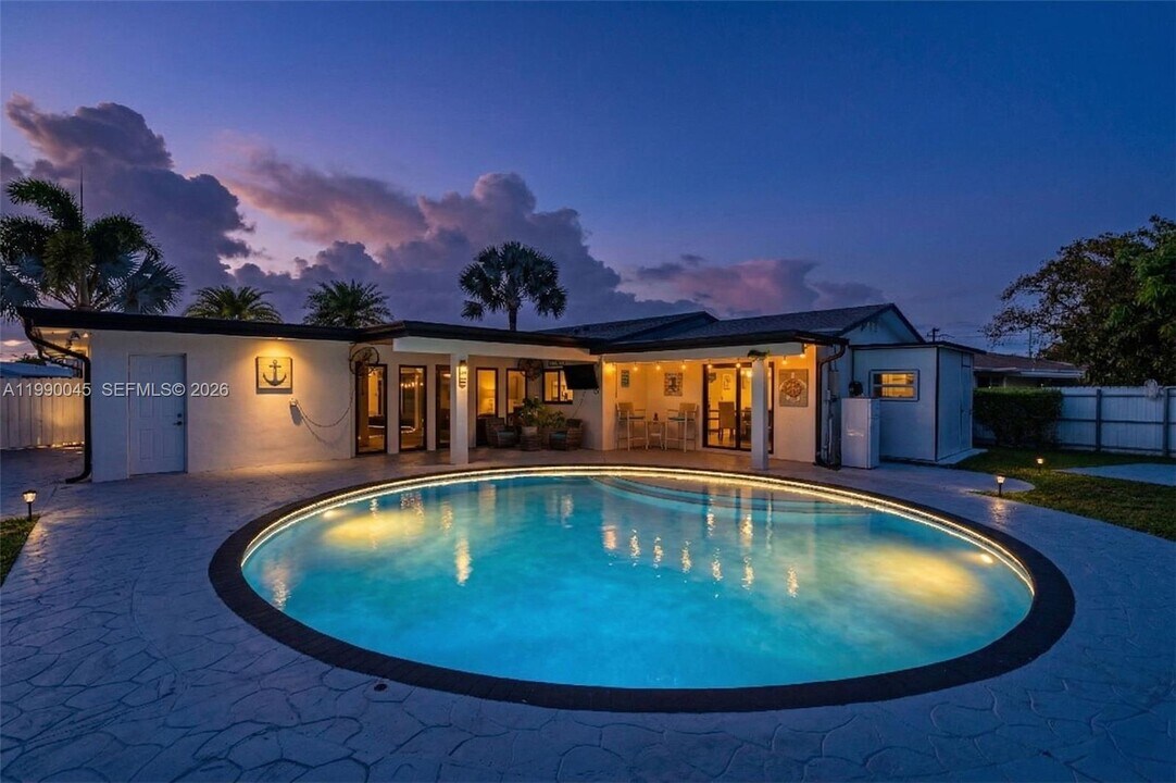 11220 SW 181st Terrace in Miami, FL - Building Photo