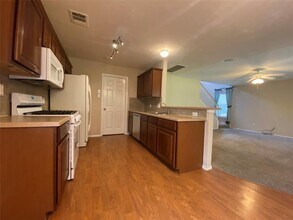 2000 Golden Sunrise Ln in Pflugerville, TX - Foto de edificio - Building Photo