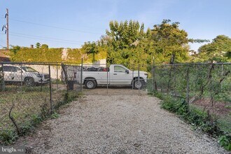 3943 Dell St in Philadelphia, PA - Foto de edificio - Building Photo