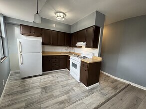 2905 Glenmore Ave in Dormont, PA - Foto de edificio - Building Photo
