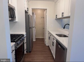 1001 Woodhollow Dr in Evesham, NJ - Building Photo - Building Photo