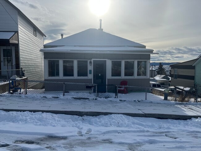 property at 406 W Daly St