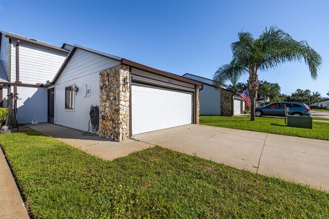 2263 Deerwood Dr in New Smyrna Beach, FL - Building Photo - Building Photo