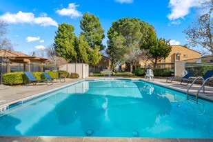 Granada Villas in Lancaster, CA - Building Photo