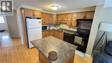 559 Violet St in Waterloo, ON - Building Photo - Building Photo