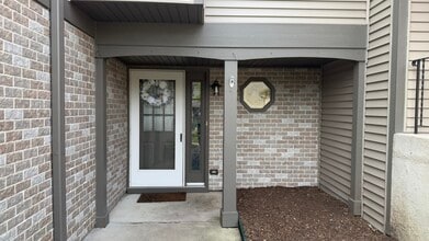 385 Grissom Ct in Hoffman Estates, IL - Building Photo - Building Photo