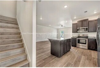 914 S Benchmark Ln, Unit 914 1 in Fayetteville, AR - Building Photo - Building Photo