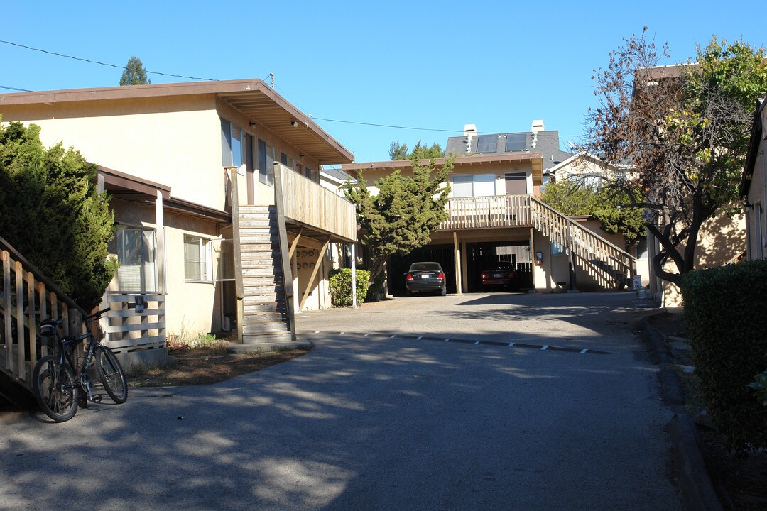 152-196 Ferrini Rd in San Luis Obispo, CA - Foto de edificio