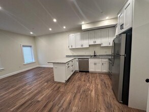 19 Academy Dr in Lowell, MA - Building Photo - Building Photo