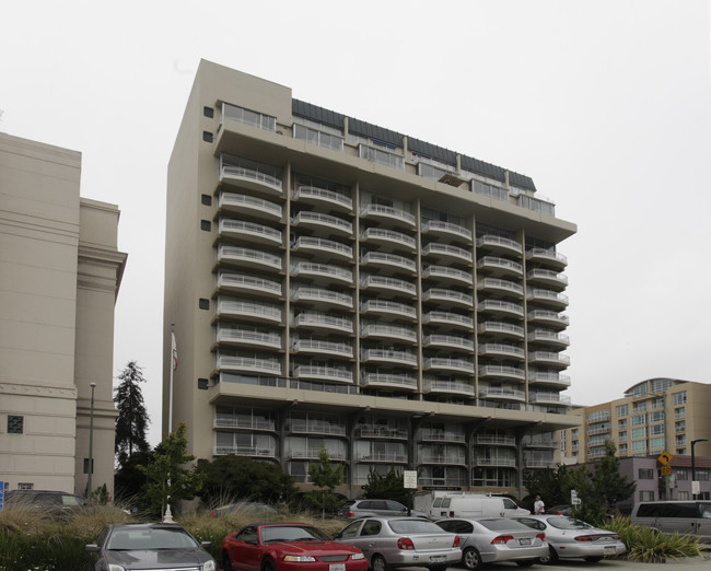 Lakeside Regency Plaza in Oakland, CA - Foto de edificio - Building Photo