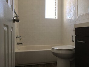 240 NW 8th Ave, Unit 1 in Miami, FL - Building Photo - Building Photo