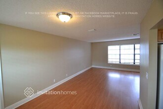 132 La Mancha Ave in Royal Palm Beach, FL - Building Photo - Building Photo