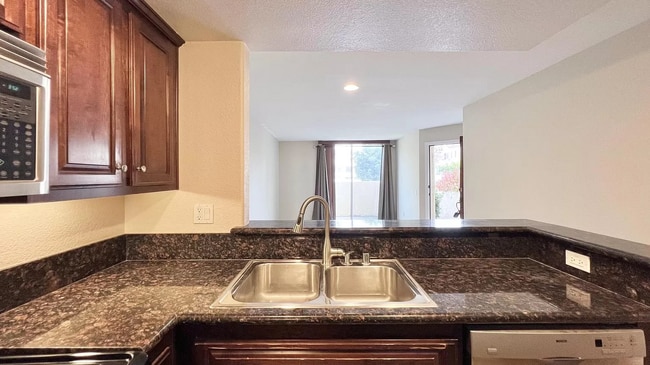 3969 Nobel Dr in San Diego, CA - Building Photo - Building Photo