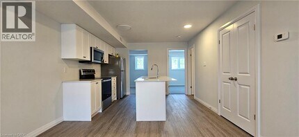 410 Northfield Dr W in Waterloo, ON - Building Photo - Building Photo