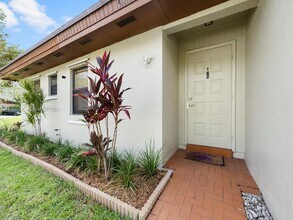 5207 SW 141st Pl in Miami, FL - Building Photo - Building Photo