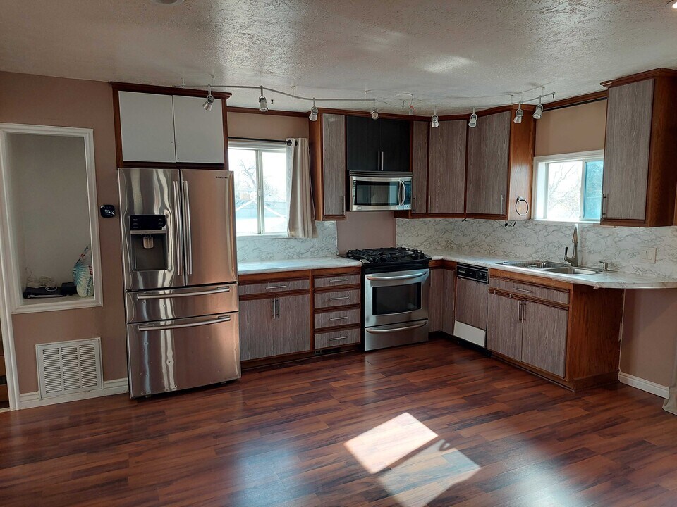 370 E 1700 S in Salt Lake City, UT - Building Photo