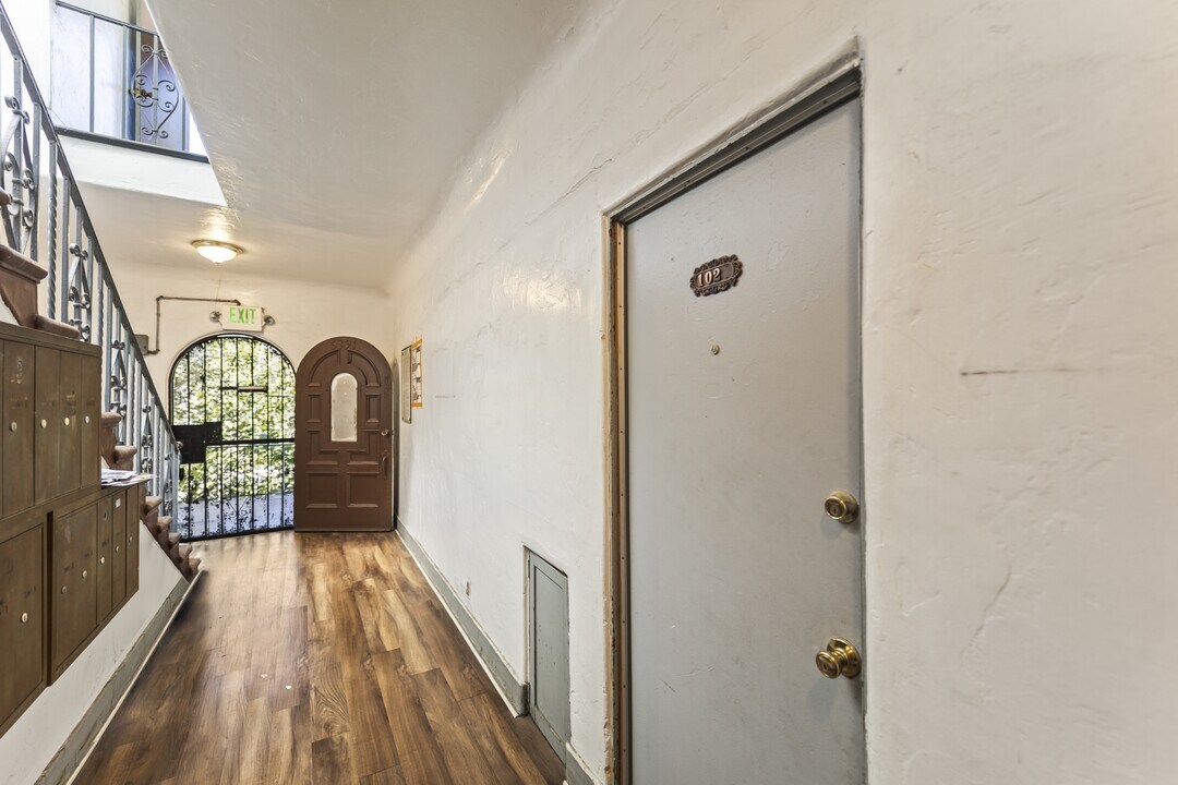 5391 Huntington Dr N in Los Angeles, CA - Building Photo