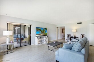 5954 Pelican Bay Blvd in Naples, FL - Building Photo - Building Photo