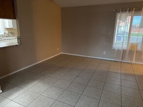 2127 Park View Dr in Los Banos, CA - Building Photo - Building Photo