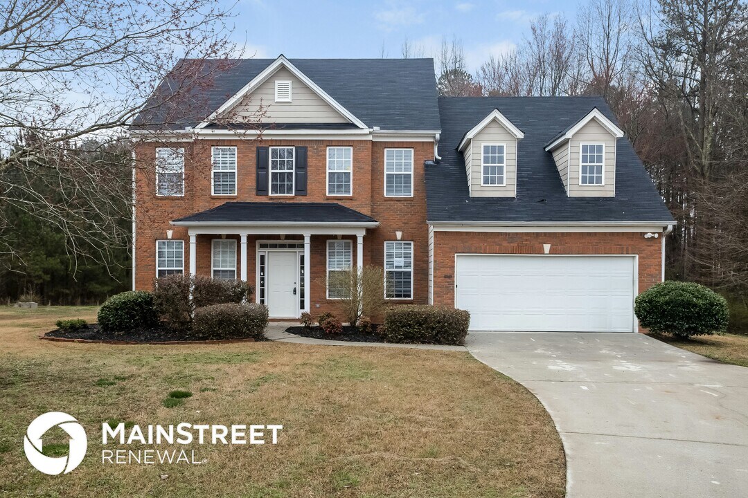 860 Fellowship Rd in Fairburn, GA - Building Photo