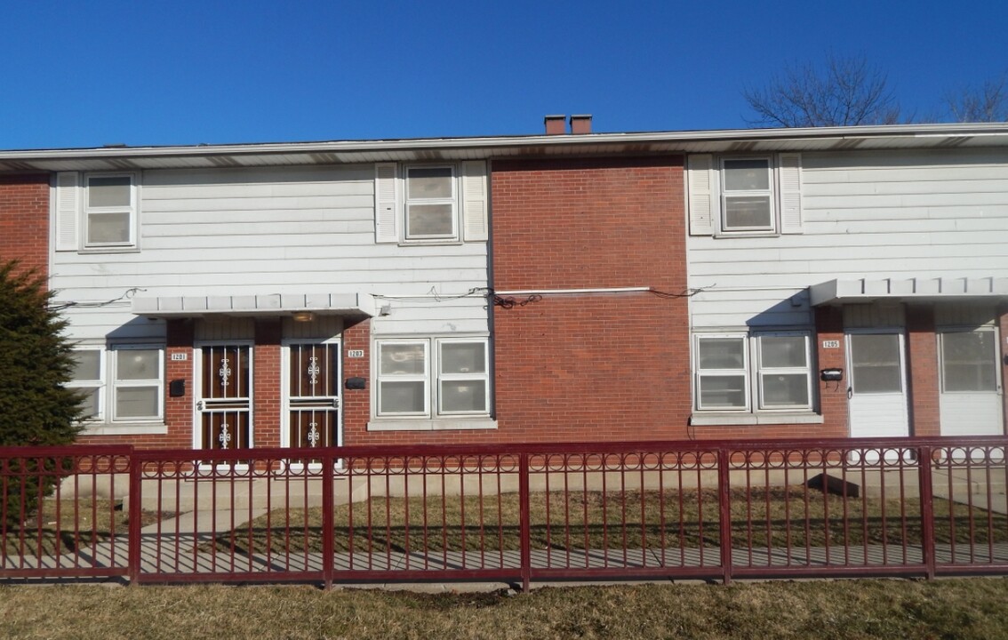 Vera L. Yates Homes in Ford Heights, IL - Foto de edificio