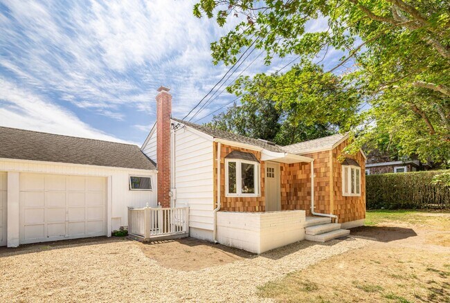 15 Indian Hill Rd in East Hampton, NY - Building Photo - Building Photo