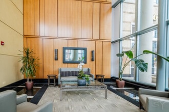 345 N La Salle Dr in Chicago, IL - Building Photo - Building Photo