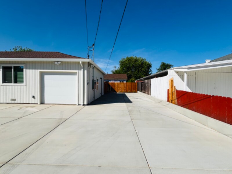 5037 Kenmore Dr in Concord, CA - Building Photo