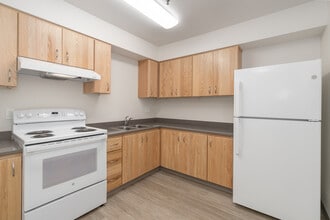 Tarkington Square Apartments in Hillsboro, OR - Foto de edificio - Building Photo