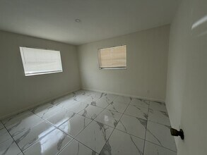 2851 NW 15th Ct in Fort Lauderdale, FL - Foto de edificio - Building Photo