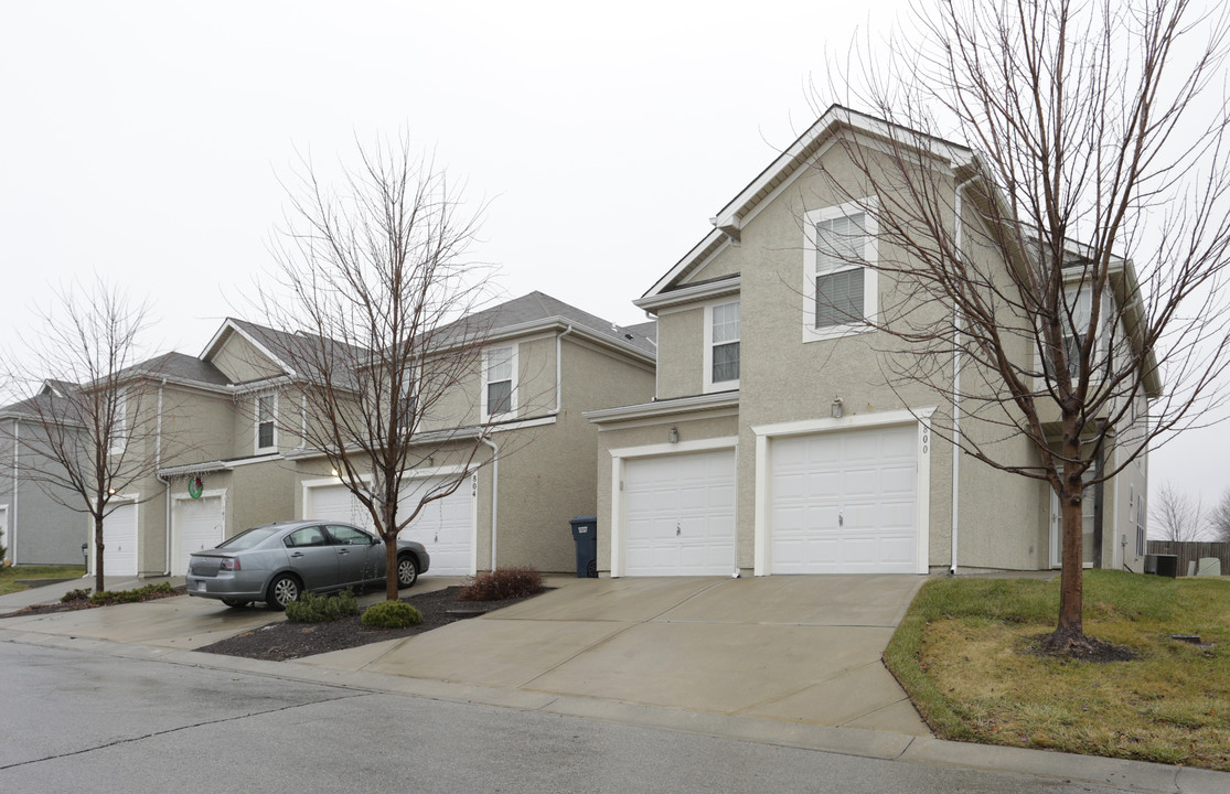 Cottage Park Townhomes in Gardner, KS - Building Photo